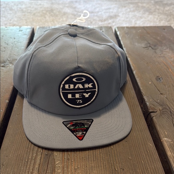 Oakley Foundation Blue Mirrage Snapback NWT - Picture 1 of 5
